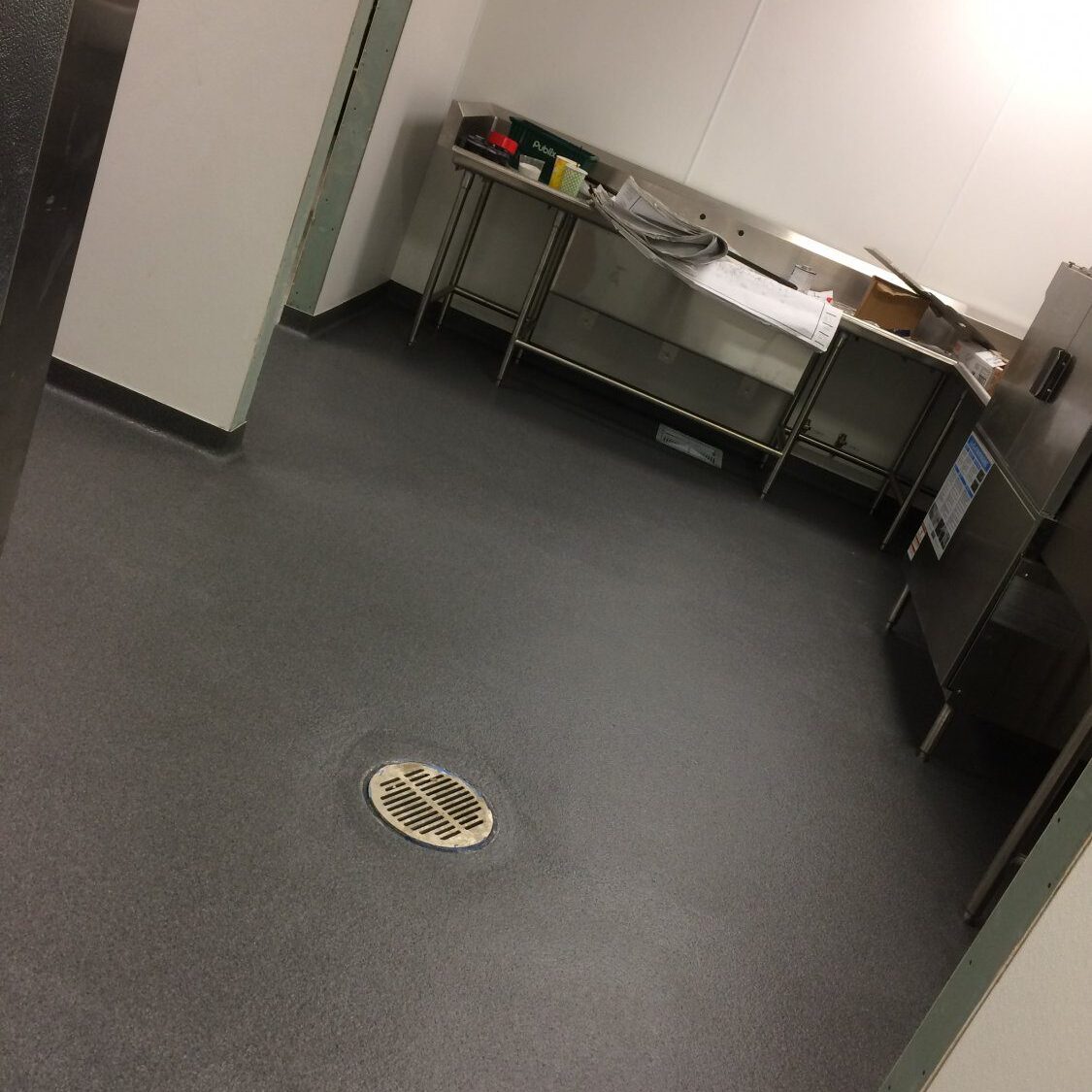 6a3414b694605_Commercial Kitchen_Flake Floor 1